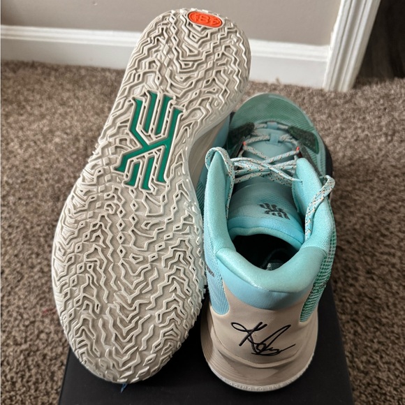 Kyrie 7 - Picture 3 of 4
